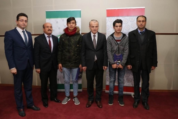 Bartın Valisi Nusret Dirim, Öğrencilere Kitaplarını Verdi