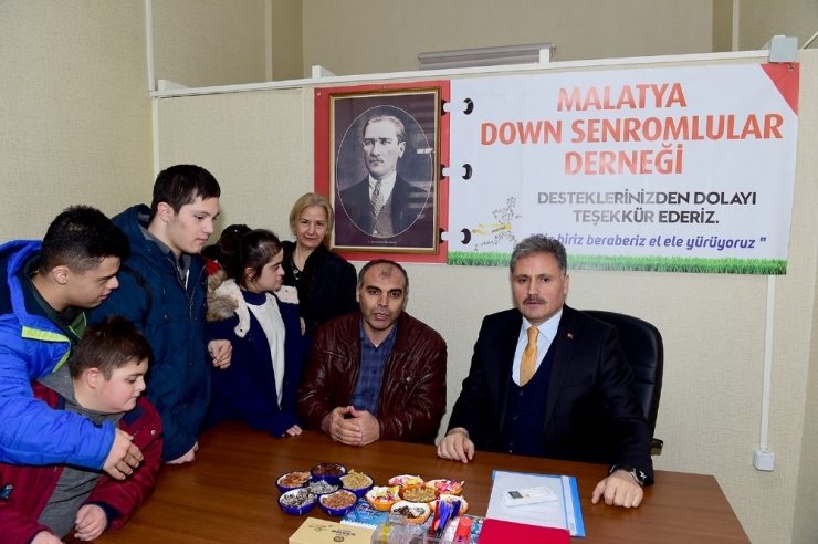Başkan Çakır, Down Sendromlu Çocuklarla Buluştu