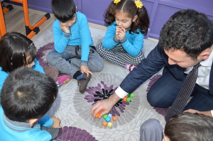 Çocuklar Evindeymiş Gibi Eğlenerek Öğreniyor