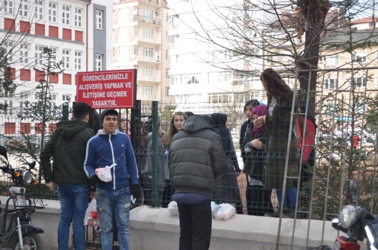 Bu Uyarı Umurlarında Bile Değil