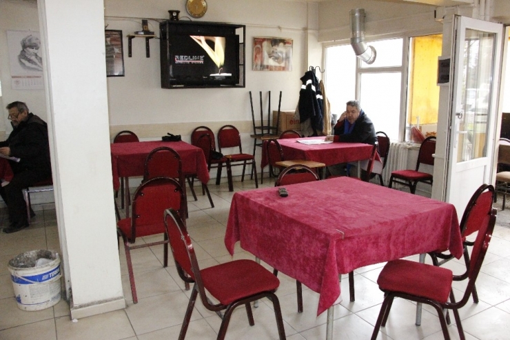 Kıraathaneciler Gelecekten Umutsuz