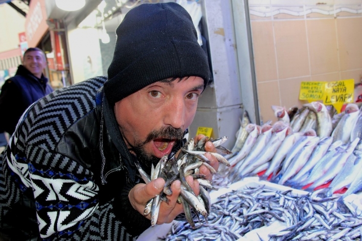 Havalar Soğudu, Hamsi Fiyatları Yarı Yarıya Düştü