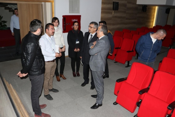 Şehit Fethi Sekim Gençlik Merkezinde Eğitimler Başlıyor