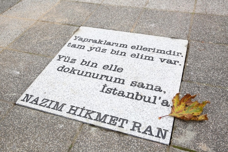 Nazım Hikmet’in Şiirleri Kadıköy Sokaklarında