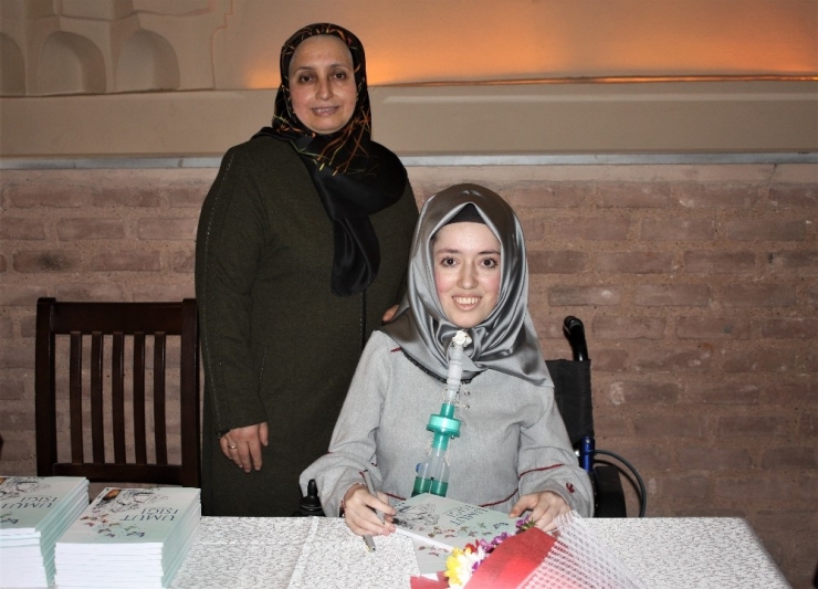 Kas Hastası Yıldız’dan Umut Işığı Sergisi