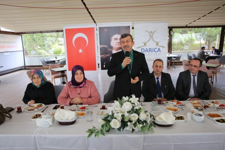 Darıca’da “Anne-baba” Eğitimleri Devam Ediyor