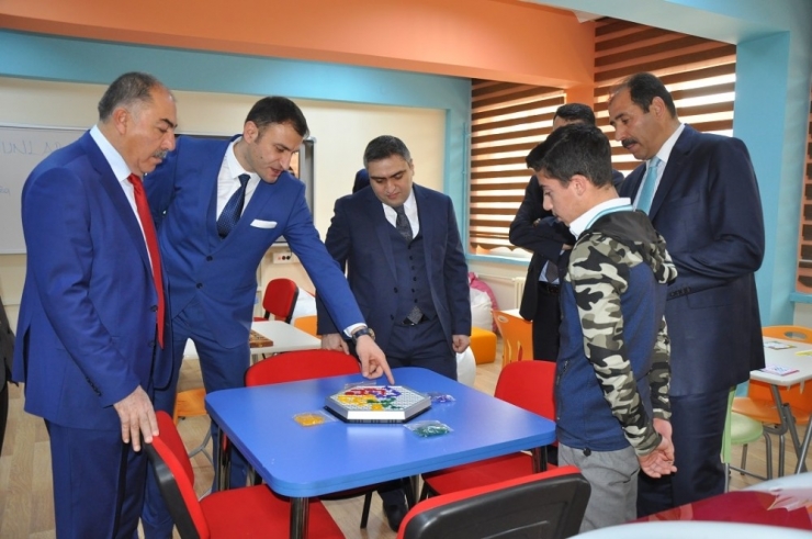 Kemah’ta Öğrenciler Teknoloji Bağımlılığından Uzaklaşıyor