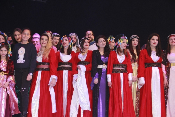 Reng-i Hakkari Etkinliğine 2 Bin Kişi Katıldı