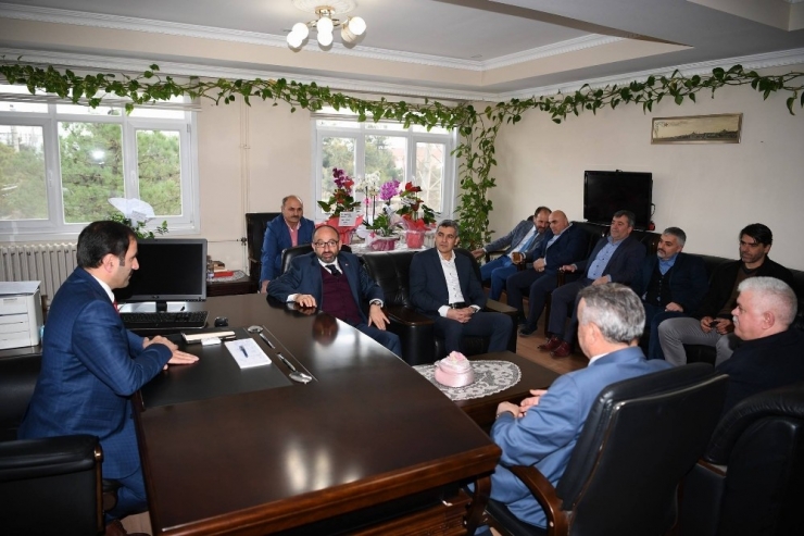 Başkan Üzülmez’den Kartepe İlçe Milli Eğitim Müdürü’ne Hayırlı Olsun Ziyareti