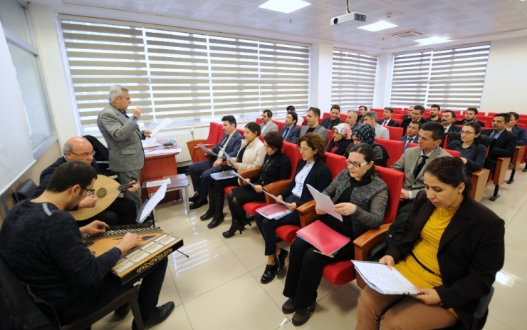 Üniversitede Türk Müziği Korosu Çalışmalarını Sürdürüyor