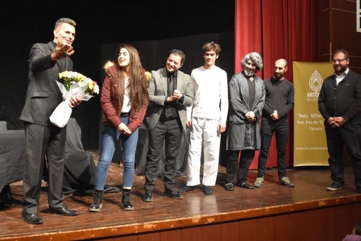 Artuklu Belediyesinden Tiyatro Şöleni