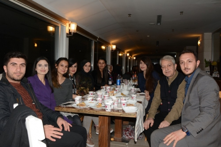 Öğretmenler, Yorucu Geçen Dönemin Sonunda Müzikle Eğlendi