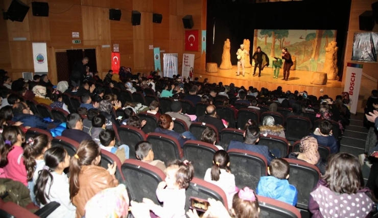 Çocuklara Tiyatro Oyunuyla Çevre Bilinci, Hayvan Ve Doğa Sevgisi Anlatıldı