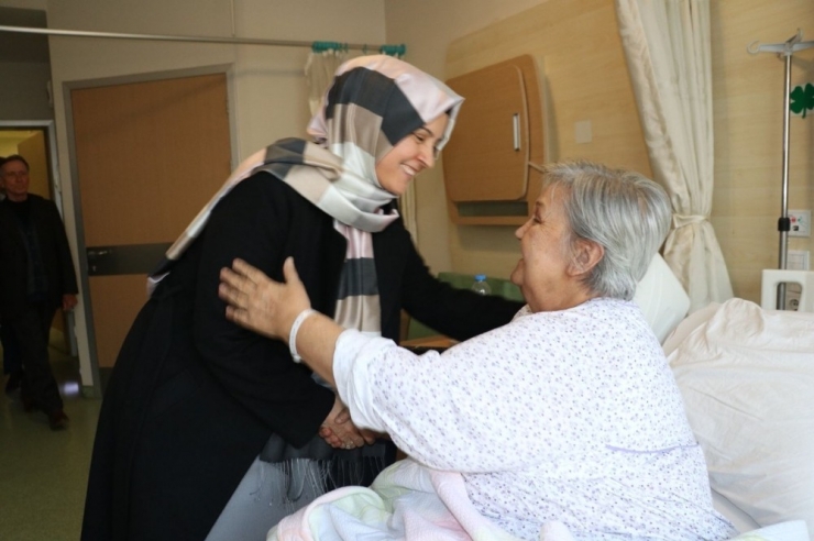 Şehit Annesine Hastanede Ziyaret