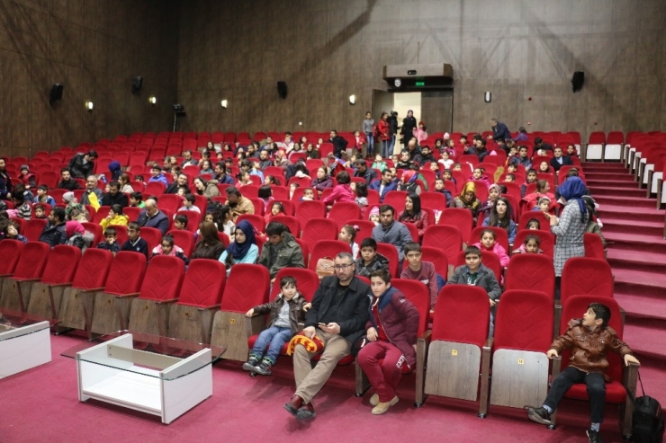 ‘Buz Devri 5’ Miniklerle Buluştu