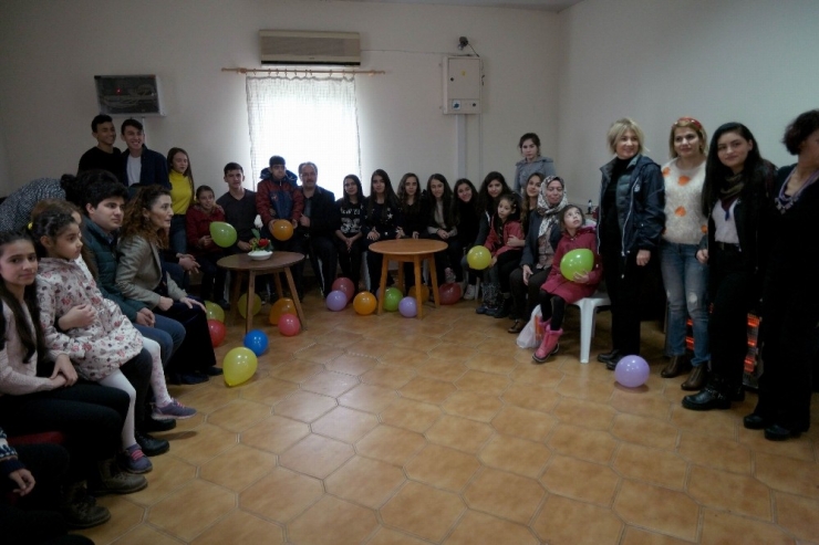 Lise Öğrencileri Engelleri Aşıyor