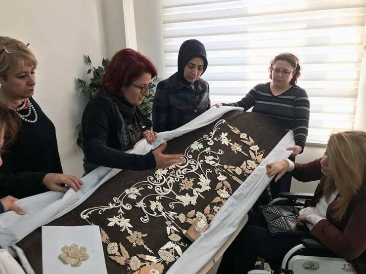 ‪bursa’da Büyük İlgi Gören Sergi Saray Yolcusu