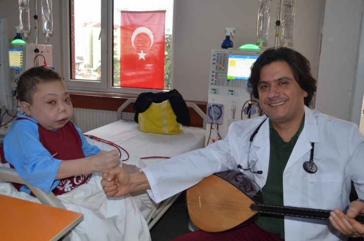 Yüzü Çocuk Gibi Ama Yaşı 21