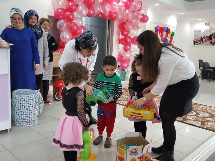 Biz Büyük Bir Aileyiz Derneği Bu Defa Özel Eğitim Çocuklarını Sevindirdi