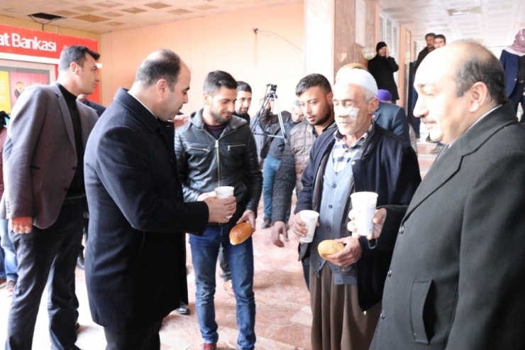 Şanlıurfa’da Hasta Yakınlarına Sıcak Çorba İkramı