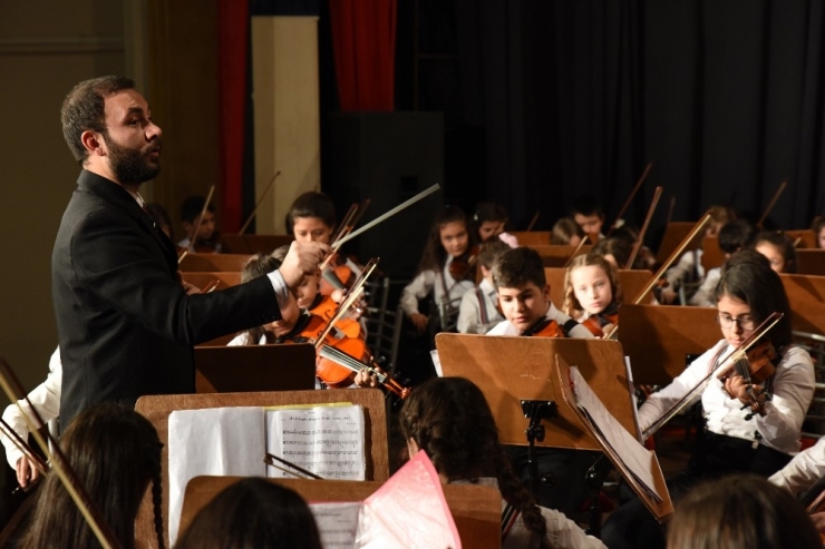 İki Elin Sesi Var Çocuk Senfoni Orkestrası’ndan Yeni Yıl Konseri