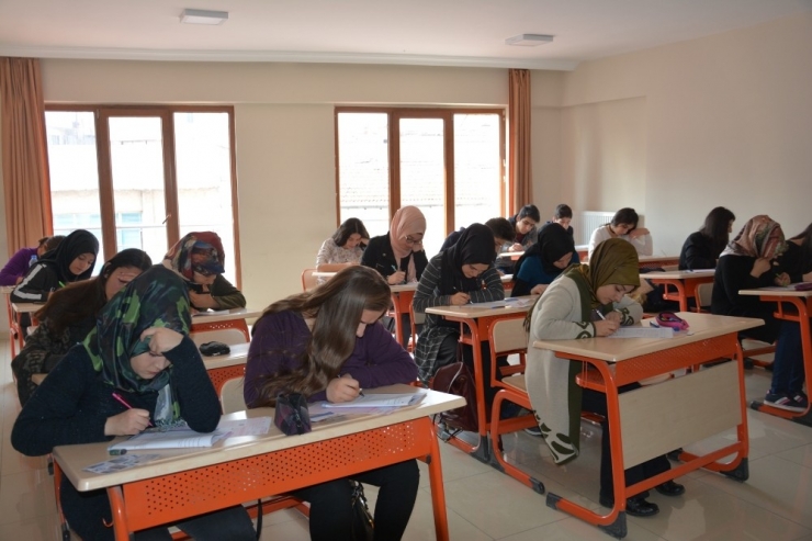 Malatya’da Bursluluk Sınavına Yoğun İlgi
