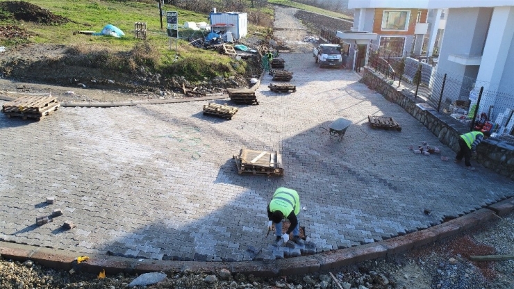 Başiskele’de Yeni Açılan Yollar Parke Taşlarıyla Kaplanıyor