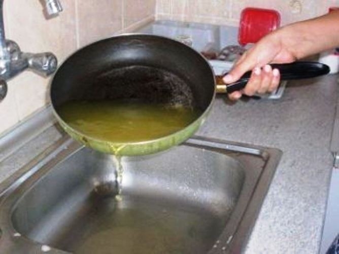 Bitkisel Yağları Lavabolara Dökmeyin