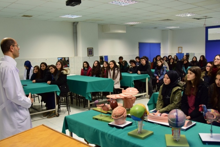 Kocaeli Fen Lisesi’nden Düzce Üniversitesi Tıp Fakültesine Ziyaret