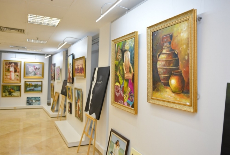 Resim Öğretmeni Ve Öğrencilerinden "Işıltılı Fırçalar" Sergisi