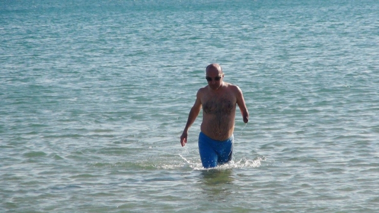 Engelli Genç Şampiyonaya Havuz Olmadığı İçin Denizde Hazırlanıyor