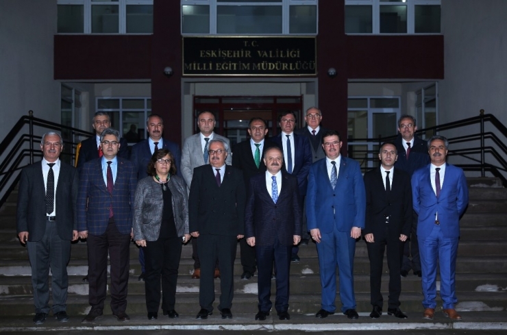 Vali Çakacak İl Milli Eğitim Müdürlüğü’nün Çalışmaları Hakkında Bilgi Aldı