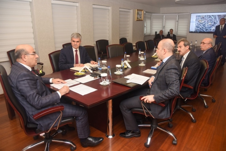 Adana’daki Okul Yatırımları Değerlendirildi