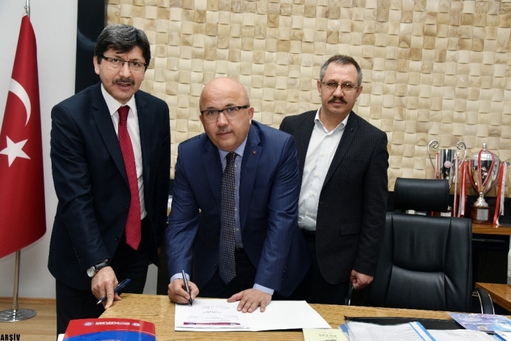 Afyonkarahisar’da Ödüllü Kitap Okuma Yarışması Düzenlenecek