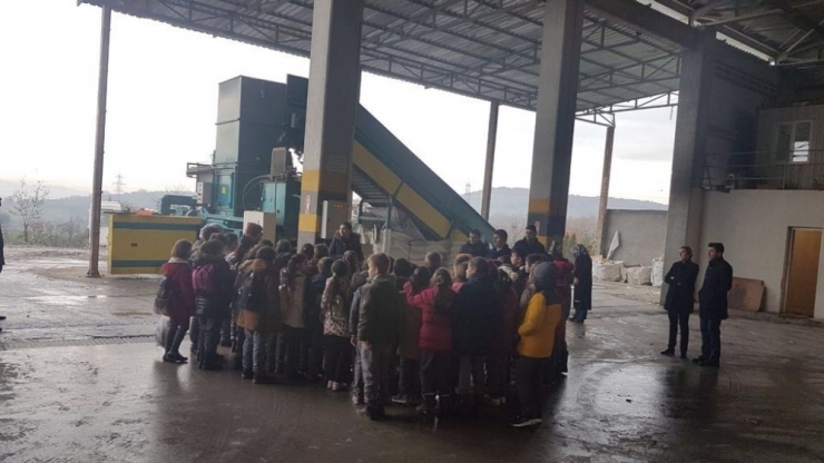 Büyükşehir Belediyesi Öğrencilere Geri Dönüşümü Anlattı