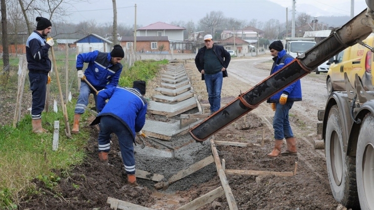Başiskele’de Cadde Ve Sokaklarda Kanal Suyu Çalışmalarına Başlandı