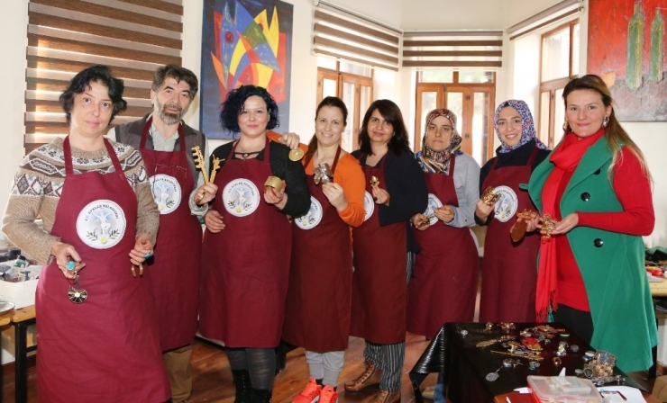 Metale Hayat Veriyorlar