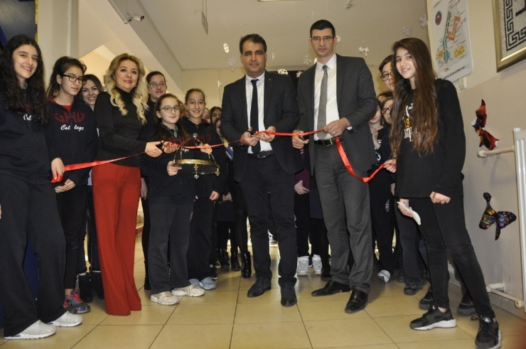 Gkv’lilerden “Biz Hayal Kurduk” Resim Sergisi