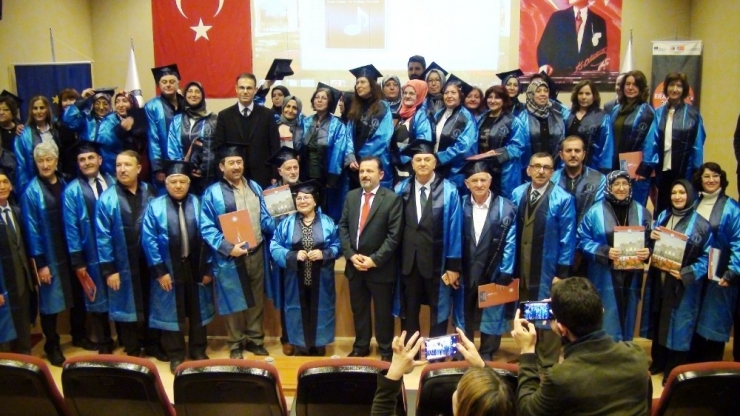 50 Yaşından Sonra Kep Atıp Mezun Oldular