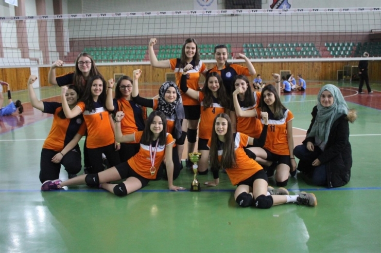 Kardelen Koleji Kız Voleybol Takımı Nevşehir Şampiyonu Oldu