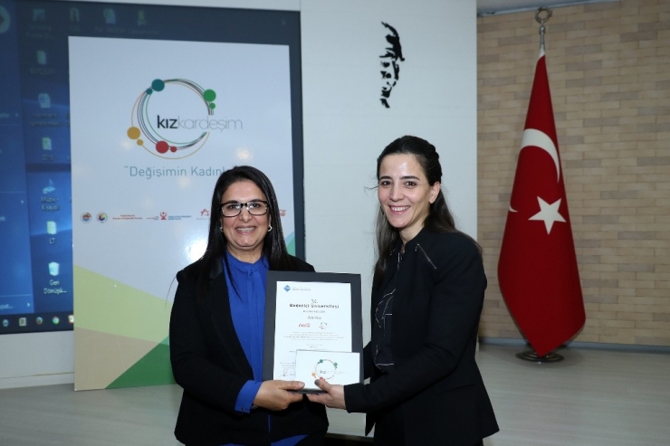 ’Kız Kardeşim’ Eğitimlerine Katılan Kadınlar Sertifikalarını Aldı