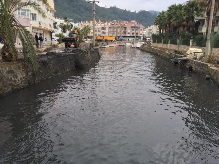 Venedik Deresi’nden Çıkan Atıklar Hayrete Düşürdü