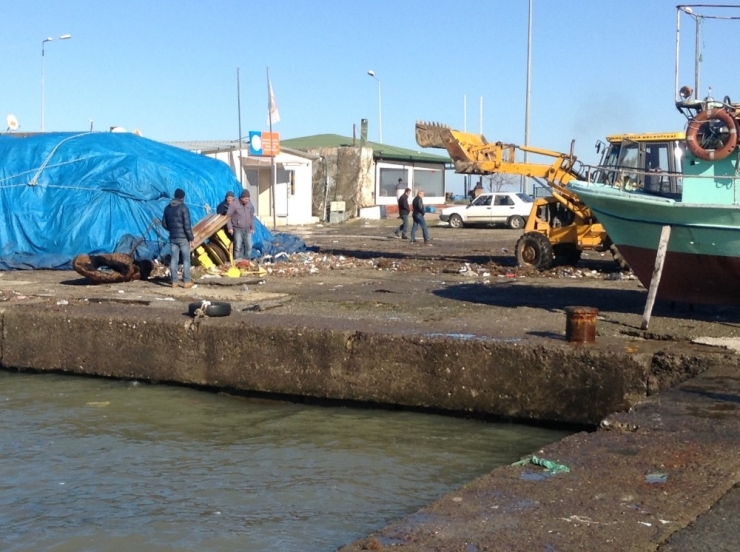 Akçakocada Molozlar Kaldırılıyor