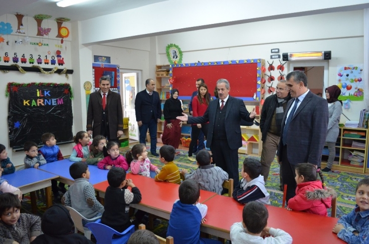 Adilcevaz’da Öğrencilerin Karne Sevinci