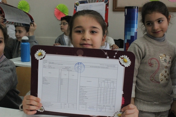 Bursa’da Yarım Milyon Öğrenci Karne Heyecanı Yaşadı