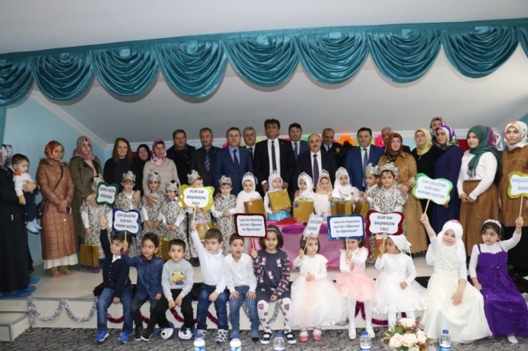 Öğrencilerin Karneleri Vali Amcadan