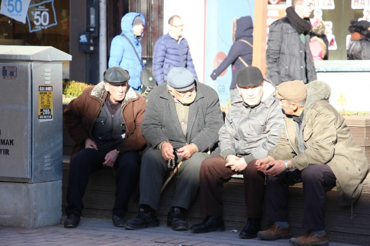 Dün Lapa Lapa Kar, Bugün Yakıcı Güneş