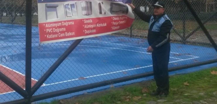 İzmit’te Yasak Afişe Ceza Yağdı