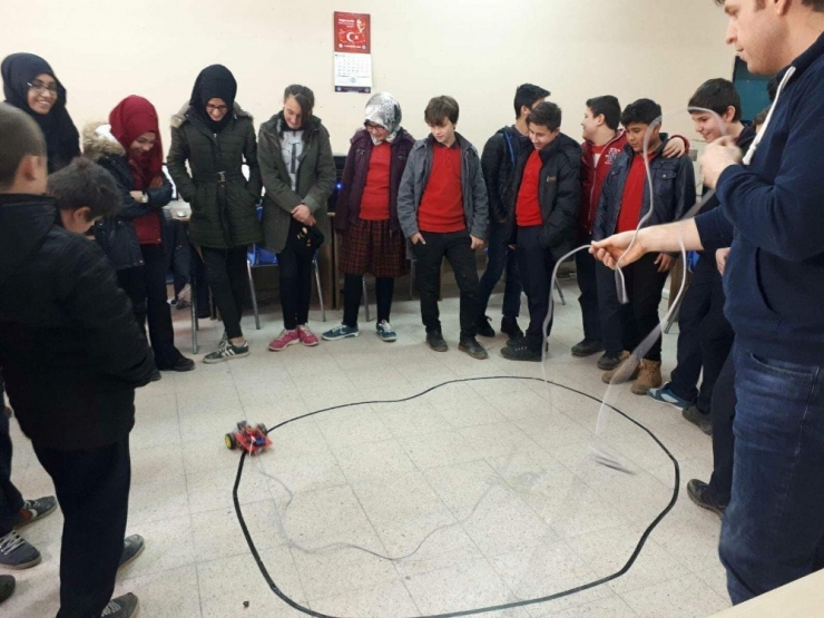 Altıntaş’ta ’Oynayarak Kodluyorum’ Projesi