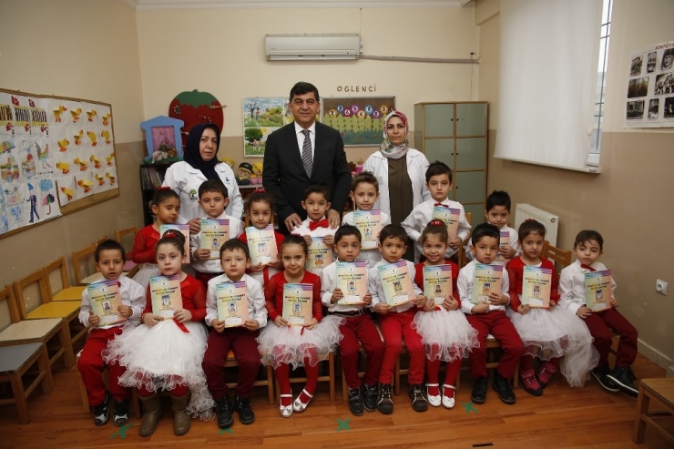 Minikler Karnelerini Fadıloğlu’nun Elinden Aldı